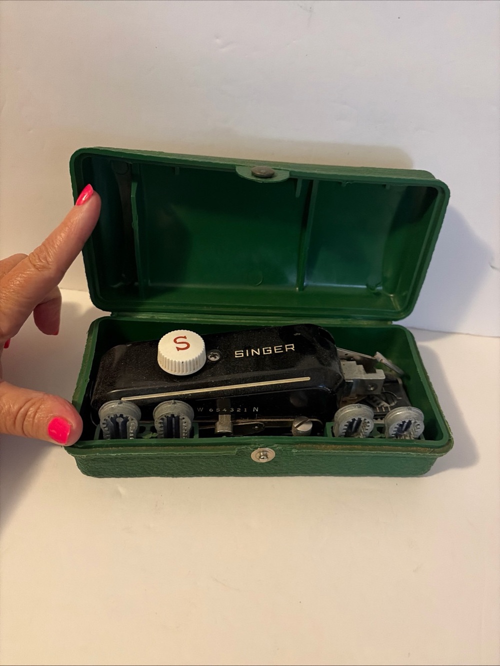 1940s Singer Sewing Machine Buttonholer - Picture 1 of 1